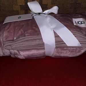 Ugg Plush Blanket NWT